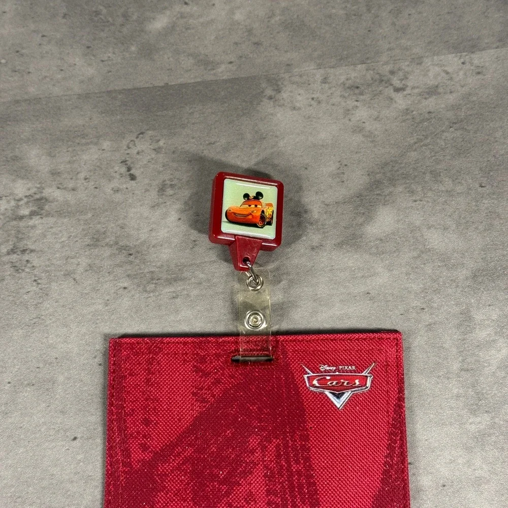 Vintage Disney Pixar Cars Lightning McQueen Retractable ID Badge Holder Red‎